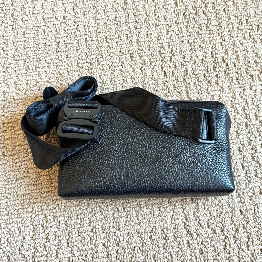 GRAMS(28) Black Leather Crossbody Bag - Picture 6 of 11